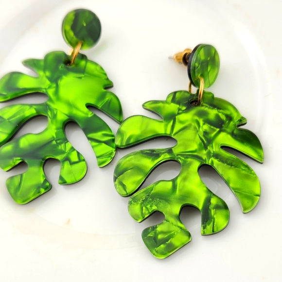 💫5/$25 Boho Leaf Earrings - Picture 2 of 3